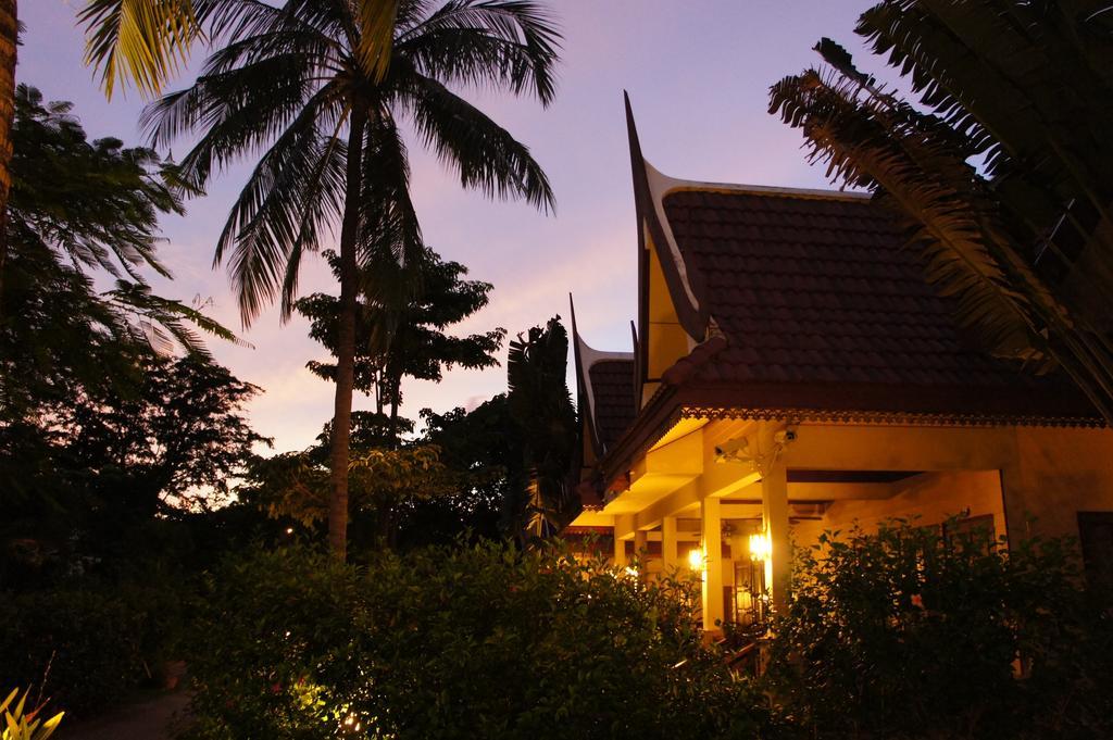 Palm Village Rawai Екстериор снимка