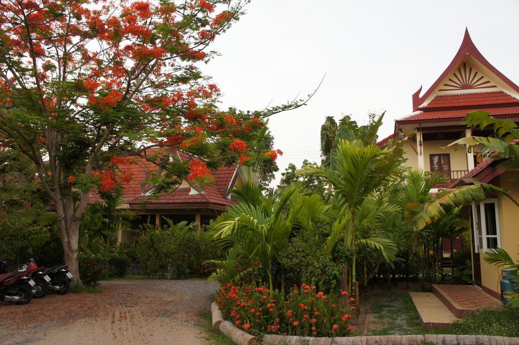Palm Village Rawai Екстериор снимка