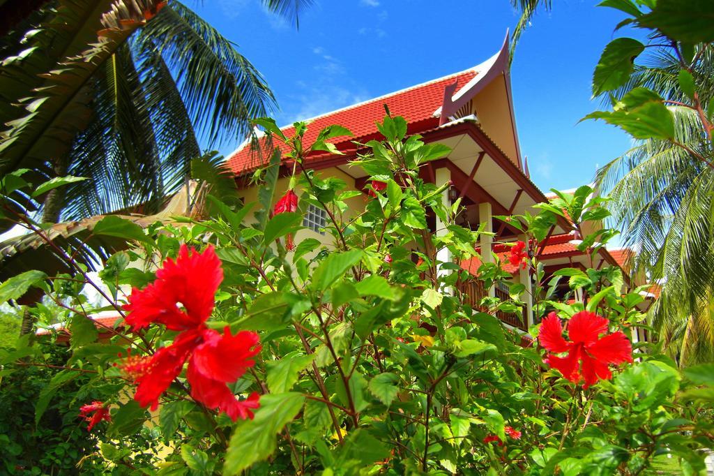 Palm Village Rawai Екстериор снимка