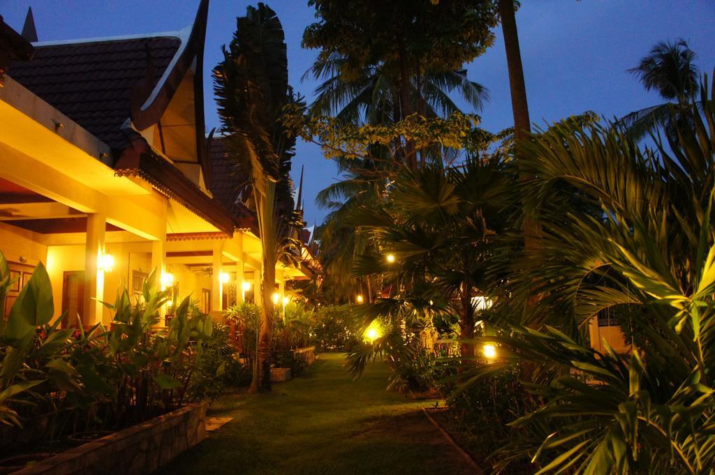Palm Village Rawai Екстериор снимка