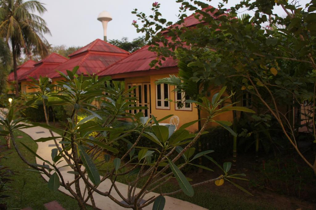 Palm Village Rawai Екстериор снимка