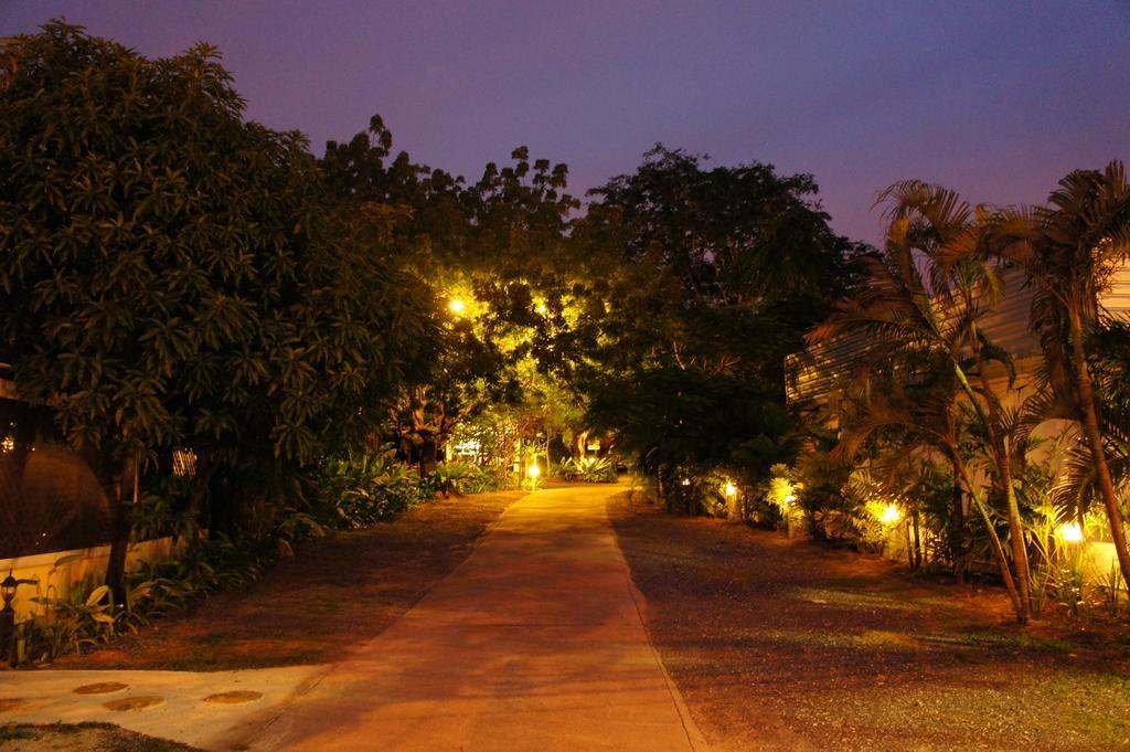 Palm Village Rawai Екстериор снимка