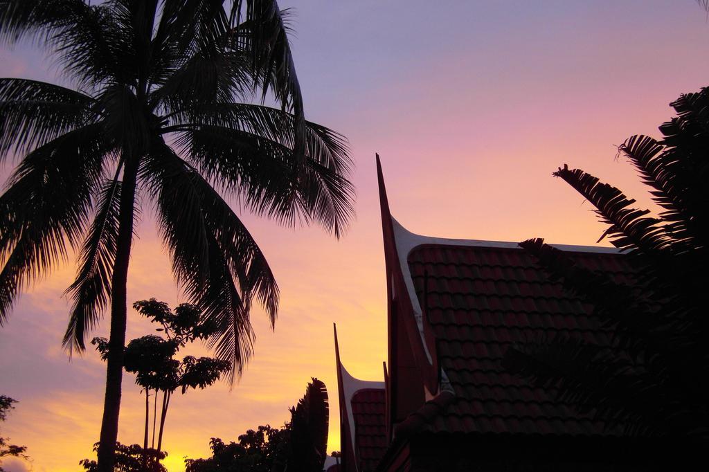 Palm Village Rawai Екстериор снимка