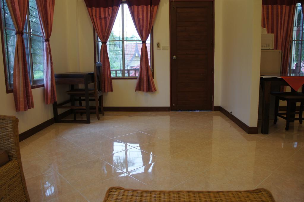 Palm Village Rawai Екстериор снимка