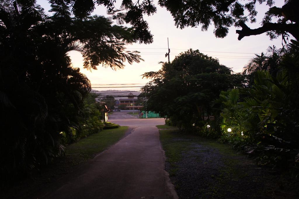 Palm Village Rawai Екстериор снимка