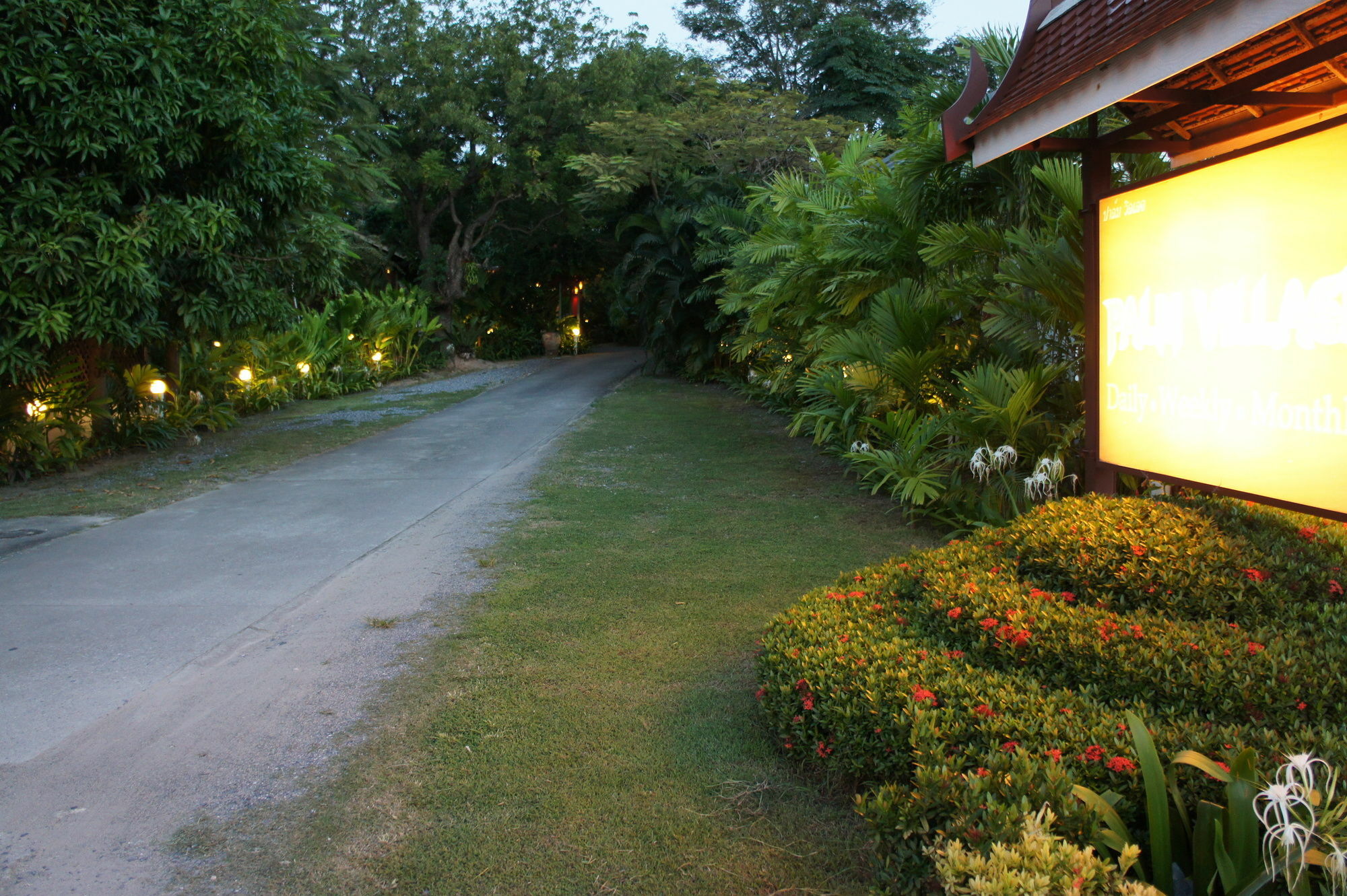 Palm Village Rawai Екстериор снимка