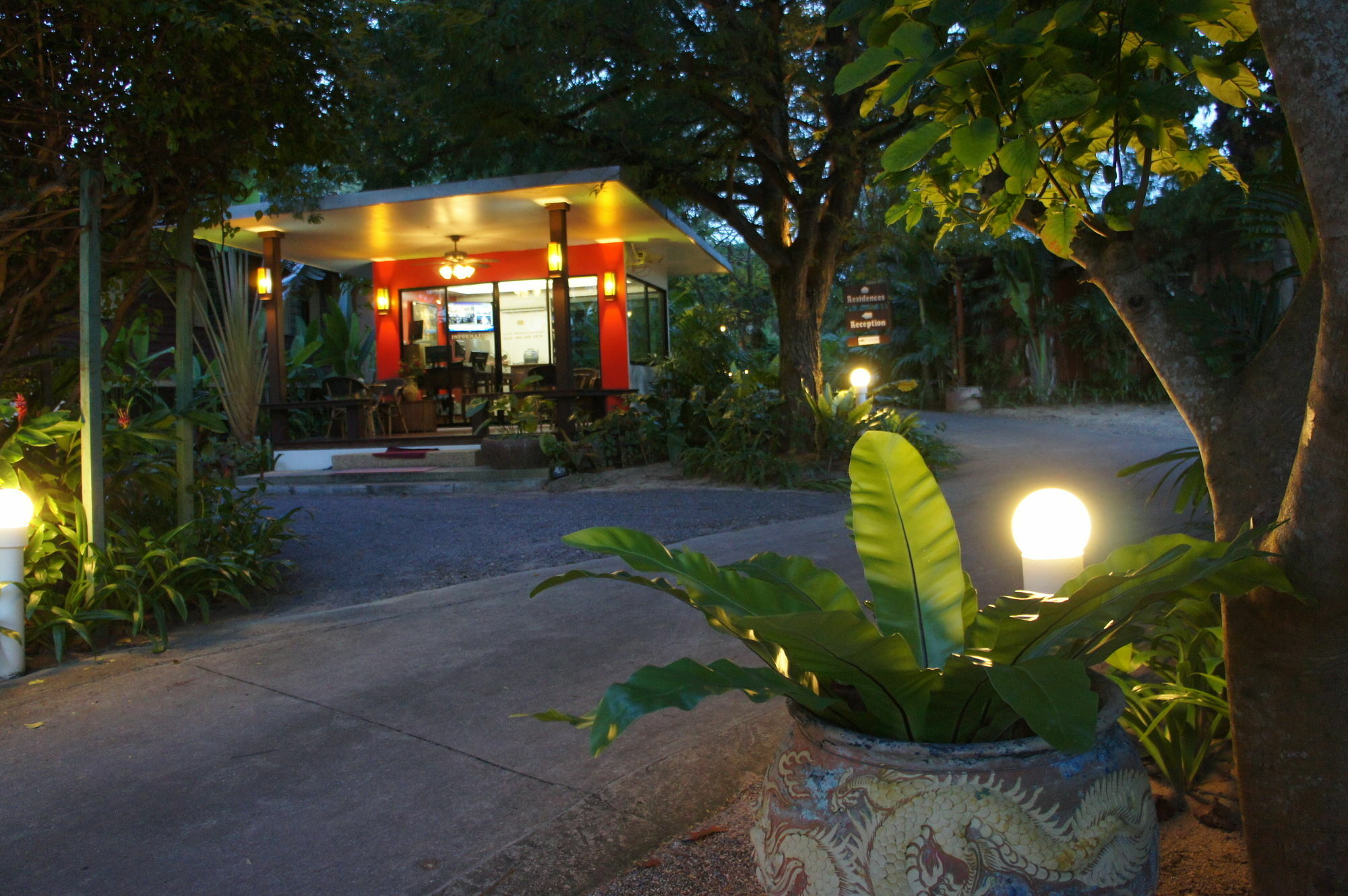 Palm Village Rawai Екстериор снимка
