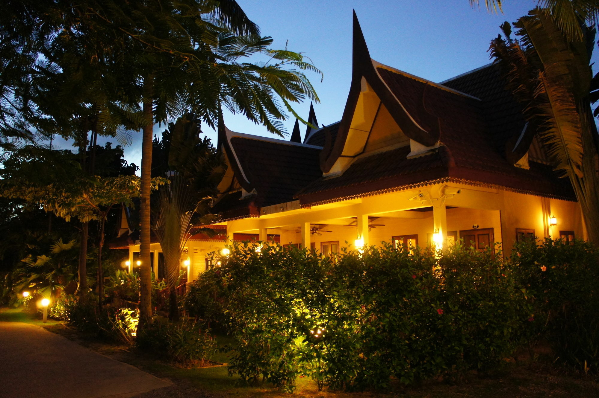 Palm Village Rawai Екстериор снимка