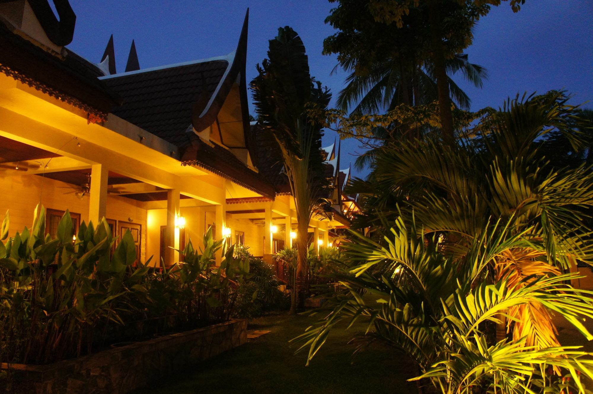 Palm Village Rawai Екстериор снимка