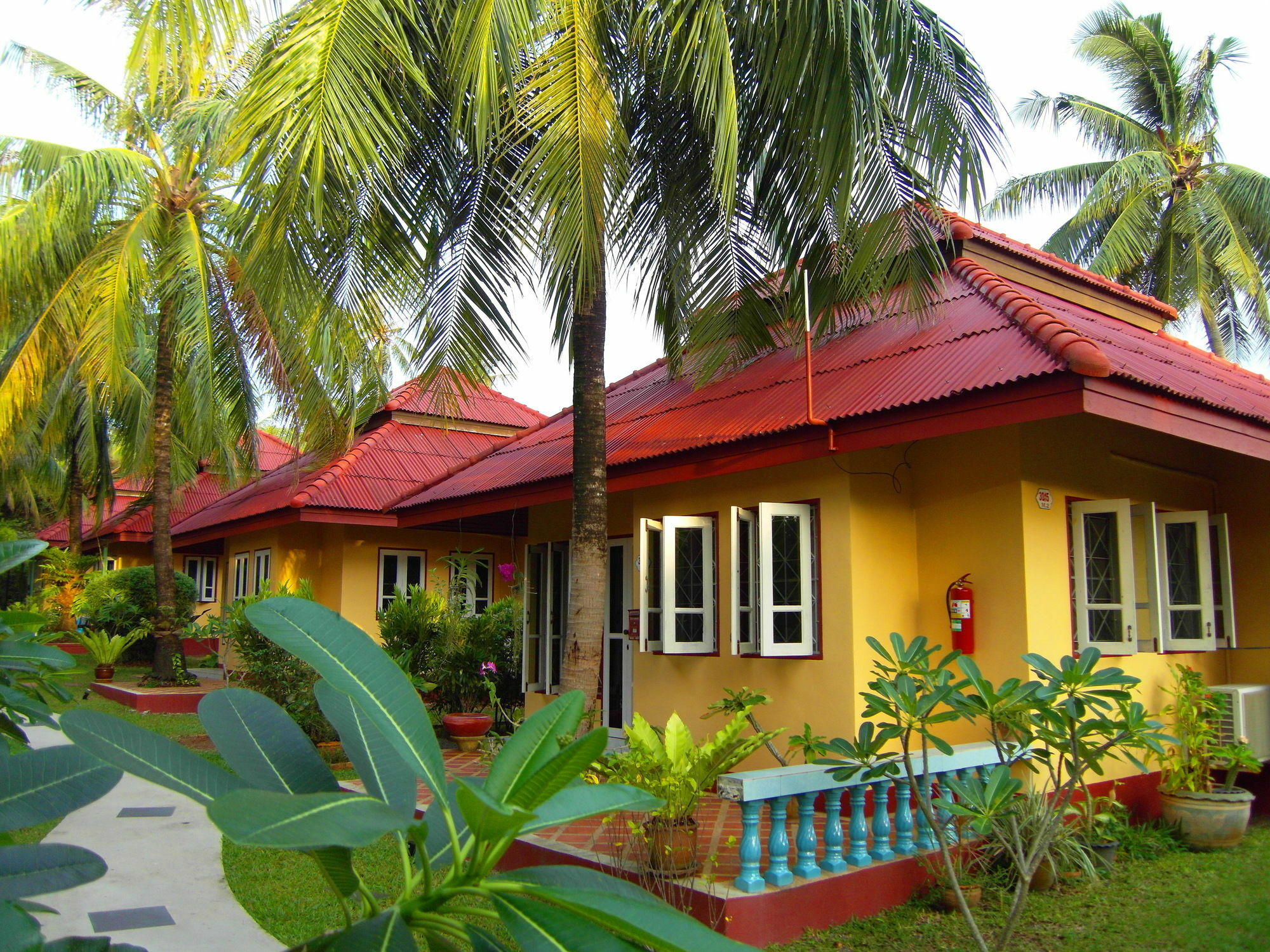 Palm Village Rawai Екстериор снимка