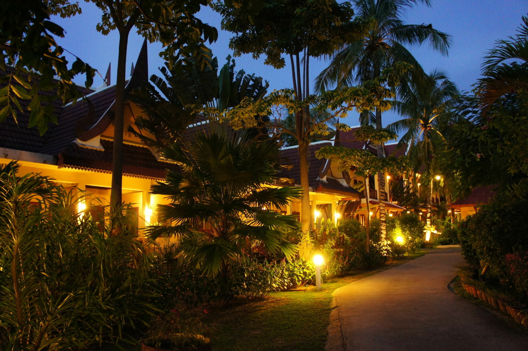 Palm Village Rawai Екстериор снимка