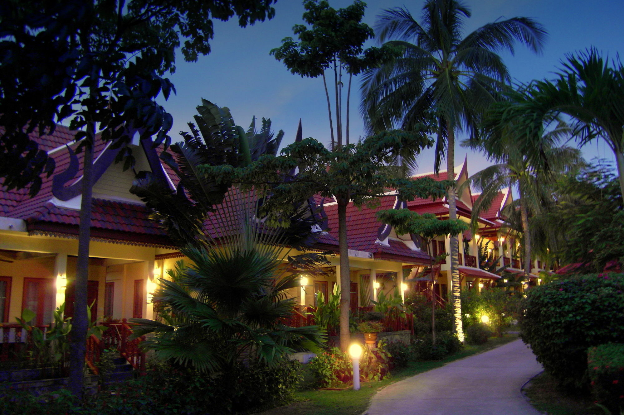 Palm Village Rawai Екстериор снимка